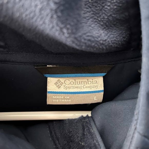 Columbia hooded jacket. Very warm and only worn twice. Size Large. - Picture 2 of 3